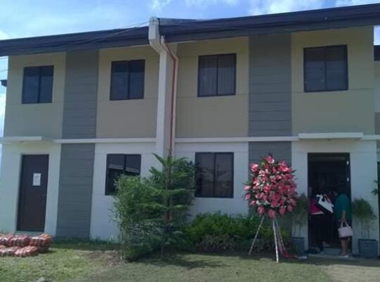 Promo! Mababang Price ng House and lot along HIWAY