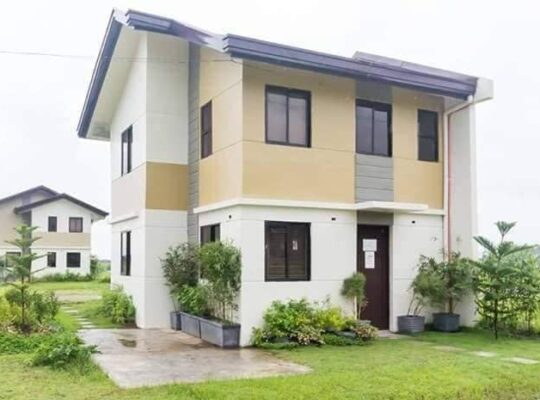 Promo! Mababang Price ng House and lot along HIWAY