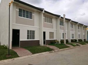 Townhouse na mura lang sa Laguna